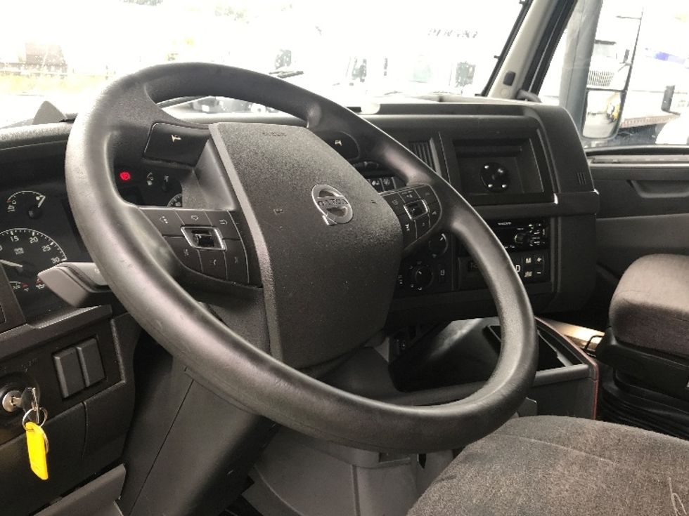 Sleeper Tractor-Heavy Duty Tractors-Volvo-2021-VNL64760-Philadelphia-PA-457,766\n\t\tmiles-$ 70,250 - Image 10