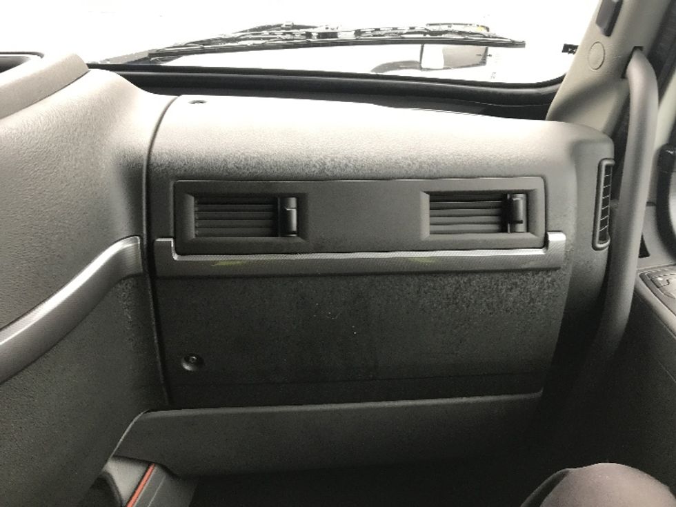 Sleeper Tractor-Heavy Duty Tractors-Volvo-2021-VNL64760-Philadelphia-PA-457,766\n\t\tmiles-$ 70,250 - Image 14