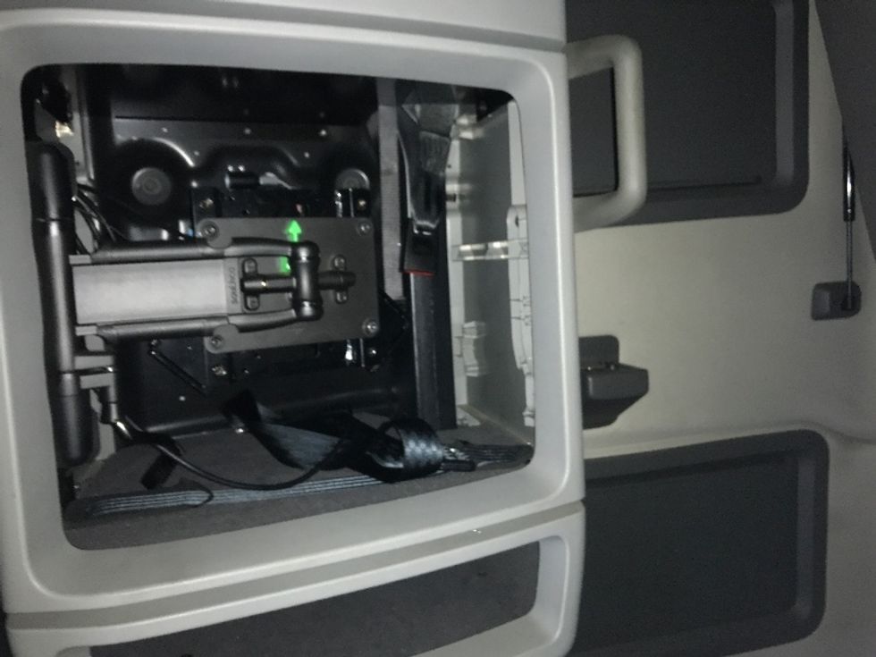 Sleeper Tractor-Heavy Duty Tractors-Volvo-2021-VNL64760-Philadelphia-PA-457,766\n\t\tmiles-$ 70,250 - Image 19