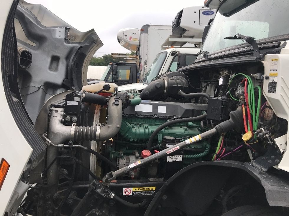 Sleeper Tractor-Heavy Duty Tractors-Volvo-2021-VNL64760-Philadelphia-PA-457,766\n\t\tmiles-$ 70,250 - Image 21