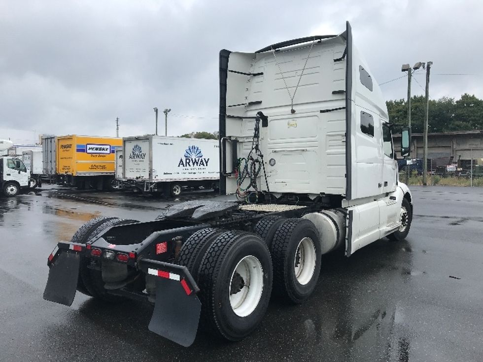 Sleeper Tractor-Heavy Duty Tractors-Volvo-2021-VNL64760-Philadelphia-PA-457,766\n\t\tmiles-$ 70,250 - Image 7