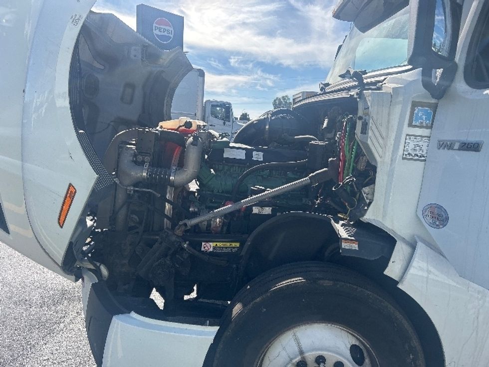 Sleeper Tractor-Heavy Duty Tractors-Volvo-2021-VNL64760-Phoenix-AZ-384,637\n\t\tmiles-$ 86,500 - Image 21