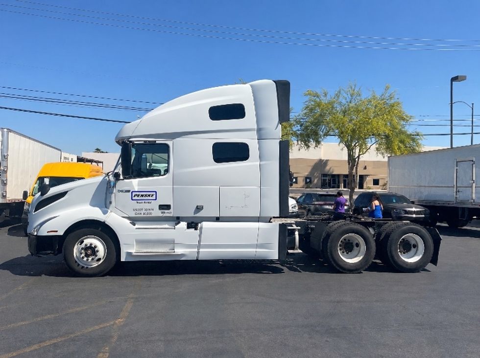 Sleeper Tractor-Heavy Duty Tractors-Volvo-2021-VNL64760-Phoenix-AZ-384,637\n\t\tmiles-$ 86,500 - Image 4