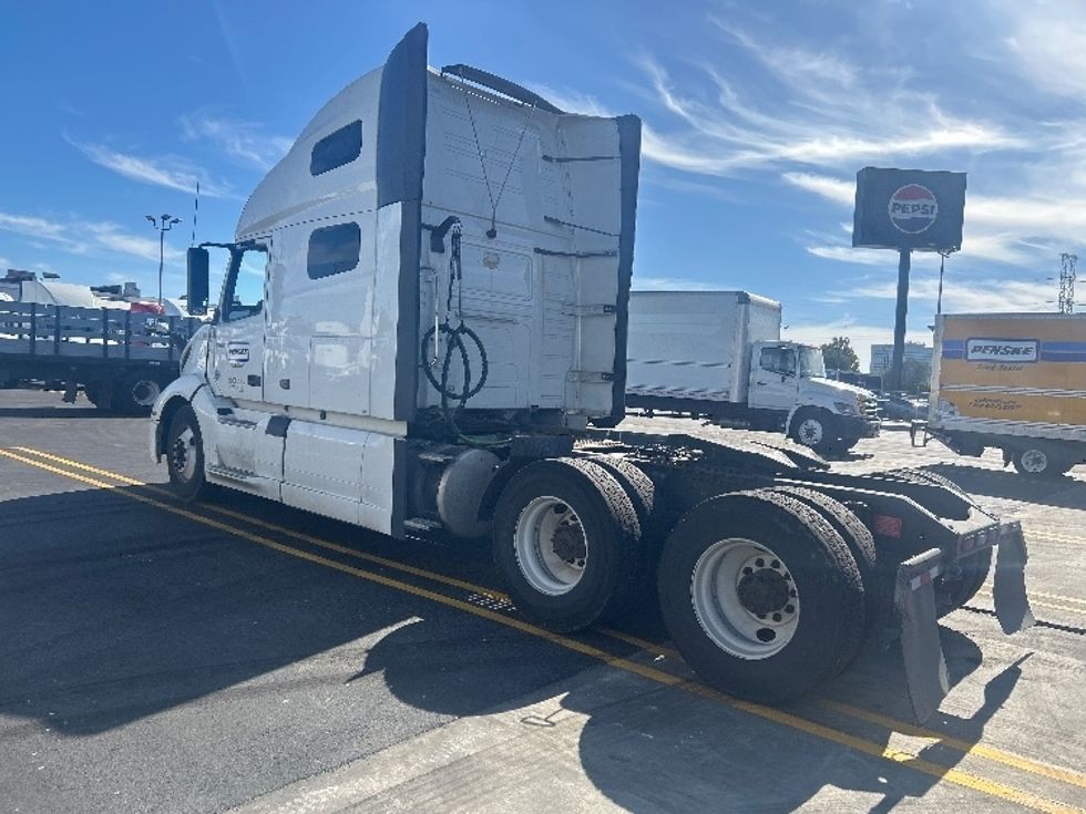Sleeper Tractor-Heavy Duty Tractors-Volvo-2021-VNL64760-Phoenix-AZ-384,637\n\t\tmiles-$ 86,500 - Image 5