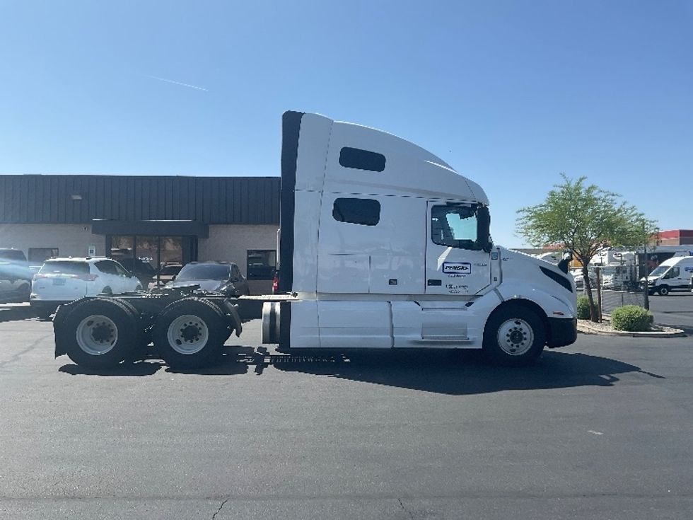 Sleeper Tractor-Heavy Duty Tractors-Volvo-2021-VNL64760-Phoenix-AZ-384,637\n\t\tmiles-$ 86,500 - Image 8