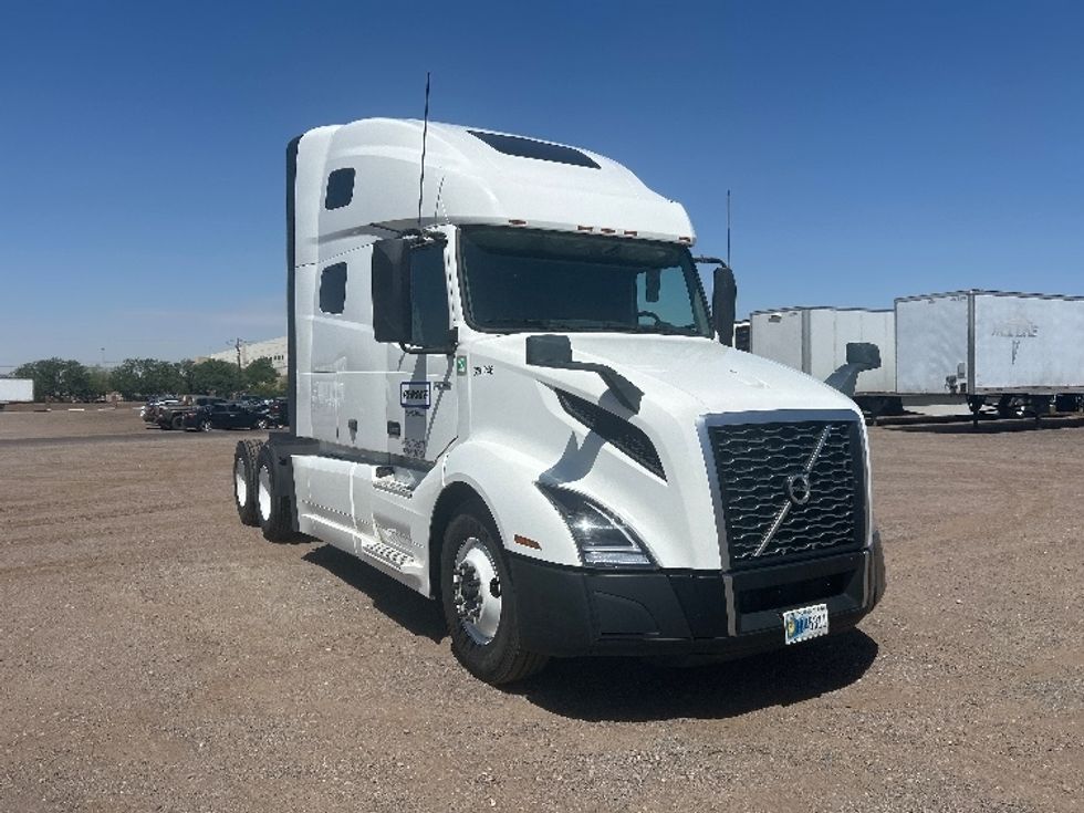 Sleeper Tractor-Heavy Duty Tractors-Volvo-2021-VNL64760-Phoenix-AZ-543,332\n\t\tmiles-$ 65,500 - Image 1
