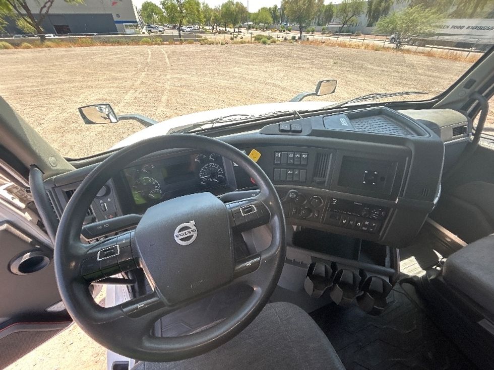 Sleeper Tractor-Heavy Duty Tractors-Volvo-2021-VNL64760-Phoenix-AZ-543,332\n\t\tmiles-$ 65,500 - Image 10