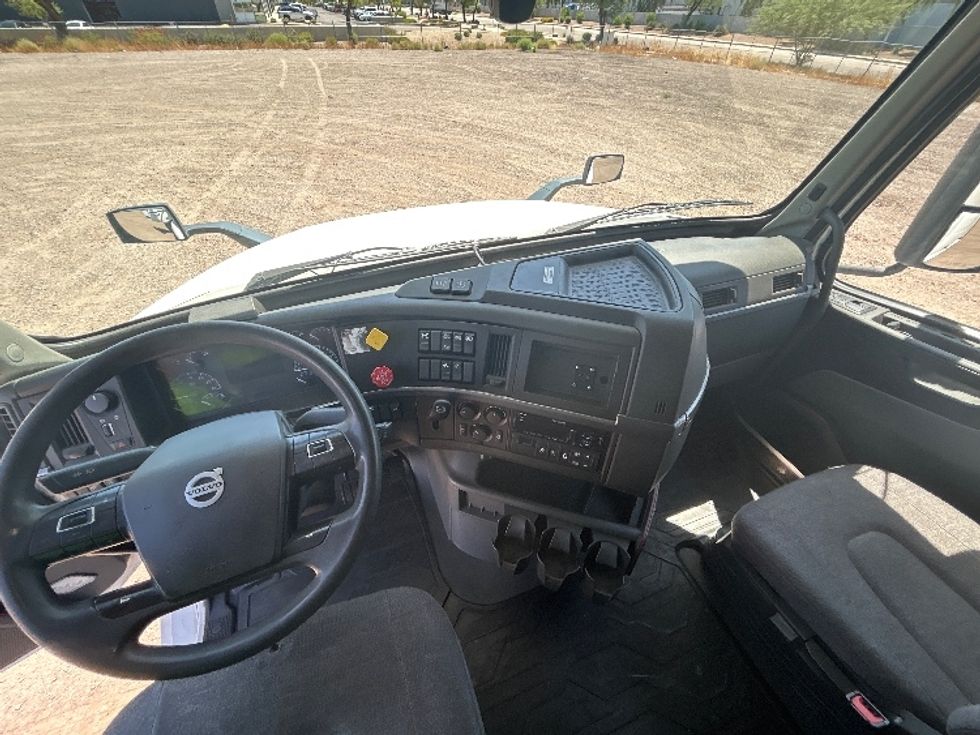 Sleeper Tractor-Heavy Duty Tractors-Volvo-2021-VNL64760-Phoenix-AZ-543,332\n\t\tmiles-$ 65,500 - Image 11