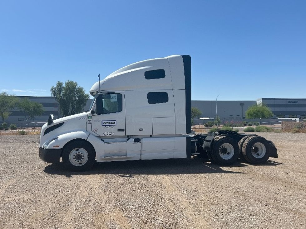 Sleeper Tractor-Heavy Duty Tractors-Volvo-2021-VNL64760-Phoenix-AZ-543,332\n\t\tmiles-$ 65,500 - Image 4