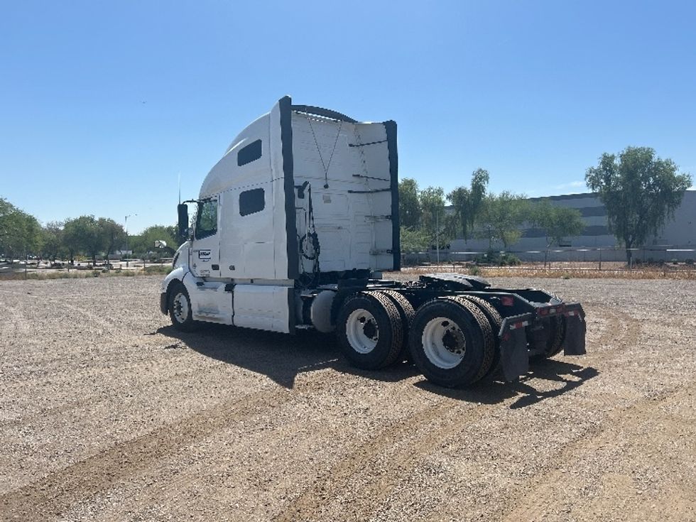 Sleeper Tractor-Heavy Duty Tractors-Volvo-2021-VNL64760-Phoenix-AZ-543,332\n\t\tmiles-$ 65,500 - Image 5