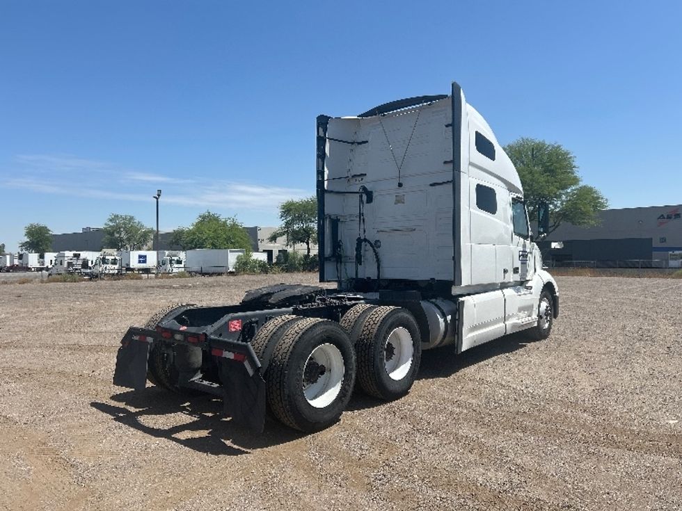 Sleeper Tractor-Heavy Duty Tractors-Volvo-2021-VNL64760-Phoenix-AZ-543,332\n\t\tmiles-$ 65,500 - Image 7