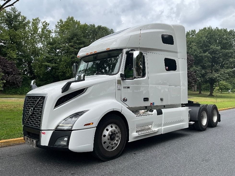 Sleeper Tractor-Heavy Duty Tractors-Volvo-2021-VNL64760-Reading-PA-490,050\n\t\tmiles-$ 66,250 - Image 3