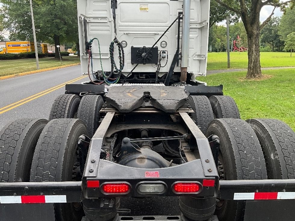 Sleeper Tractor-Heavy Duty Tractors-Volvo-2021-VNL64760-Reading-PA-490,050\n\t\tmiles-$ 66,250 - Image 6