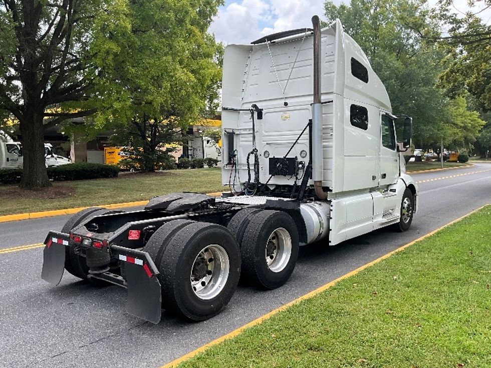 Sleeper Tractor-Heavy Duty Tractors-Volvo-2021-VNL64760-Reading-PA-490,050\n\t\tmiles-$ 66,250 - Image 7