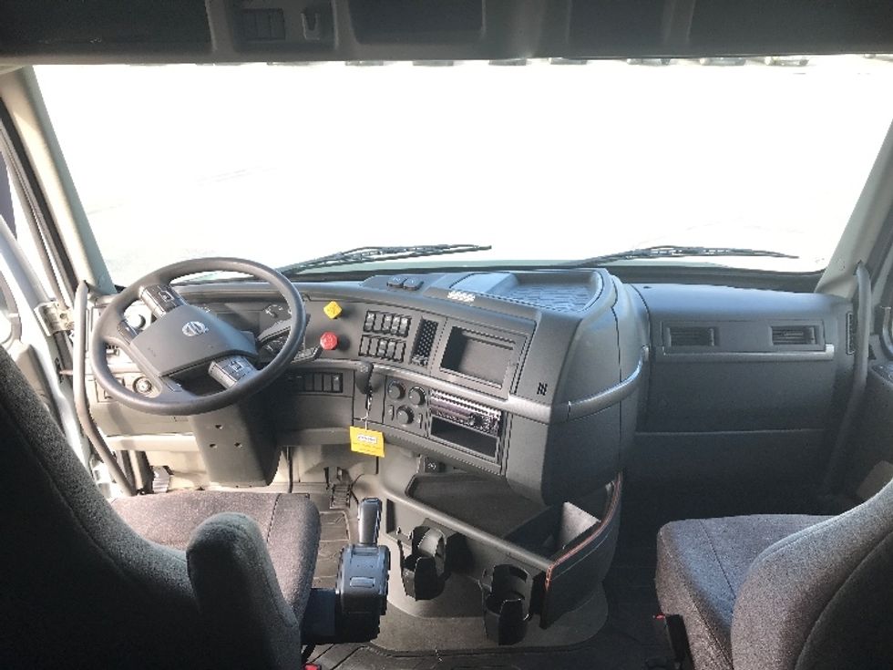 Sleeper Tractor-Heavy Duty Tractors-Volvo-2021-VNL64760-Rothschild-WI-475,757\n\t\tmiles-$ 63,000 - Image 12