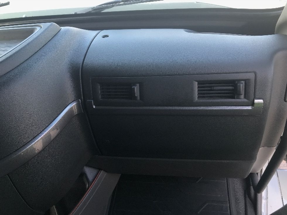 Sleeper Tractor-Heavy Duty Tractors-Volvo-2021-VNL64760-Rothschild-WI-475,757\n\t\tmiles-$ 63,000 - Image 14