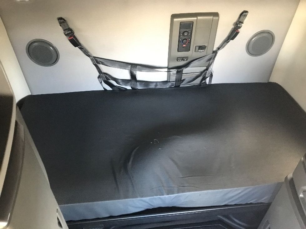 Sleeper Tractor-Heavy Duty Tractors-Volvo-2021-VNL64760-Rothschild-WI-475,757\n\t\tmiles-$ 63,000 - Image 17