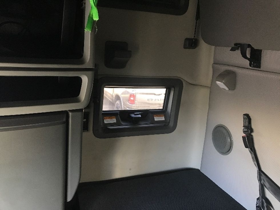 Sleeper Tractor-Heavy Duty Tractors-Volvo-2021-VNL64760-Rothschild-WI-475,757\n\t\tmiles-$ 63,000 - Image 19