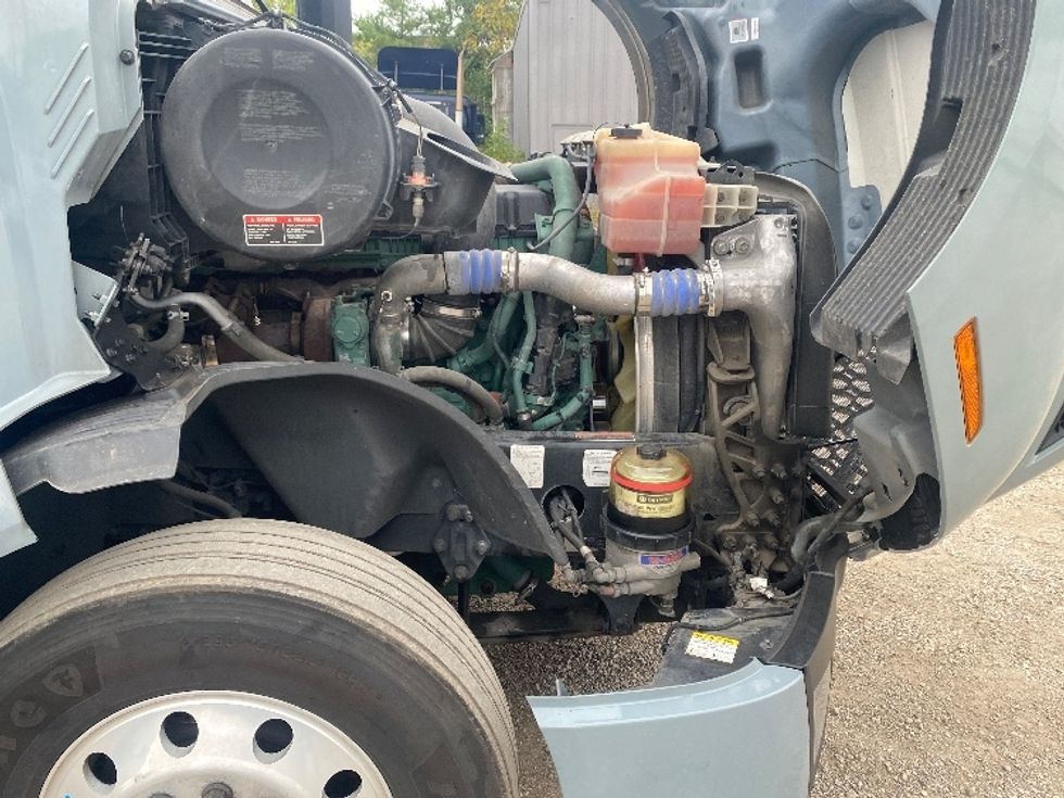 Sleeper Tractor-Heavy Duty Tractors-Volvo-2021-VNL64760-Rothschild-WI-475,757\n\t\tmiles-$ 63,000 - Image 20