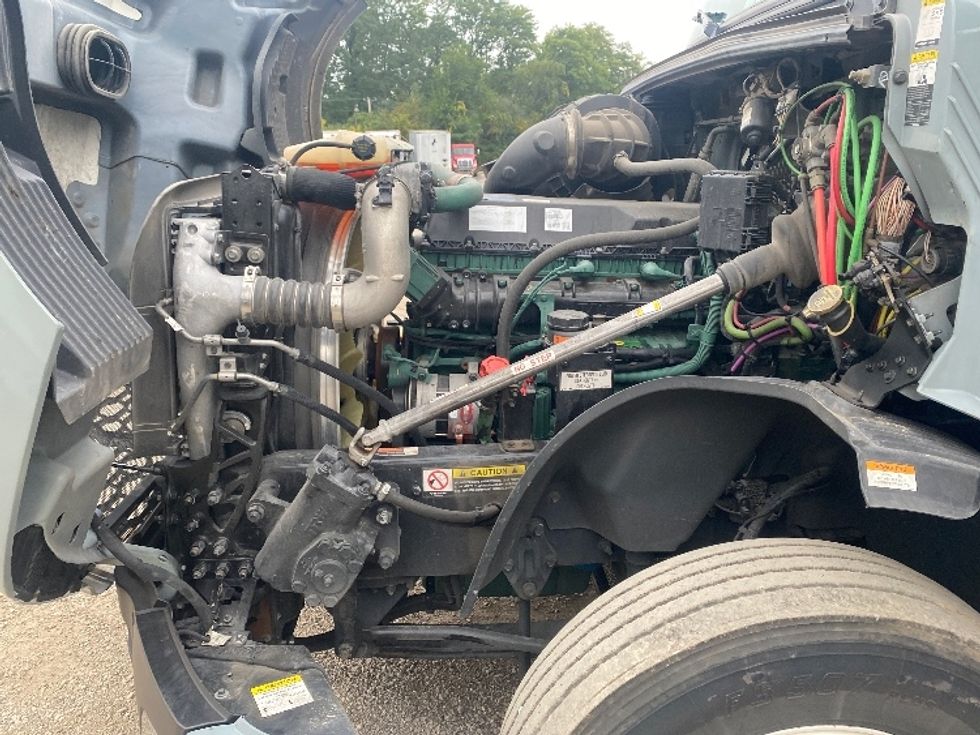 Sleeper Tractor-Heavy Duty Tractors-Volvo-2021-VNL64760-Rothschild-WI-475,757\n\t\tmiles-$ 63,000 - Image 21