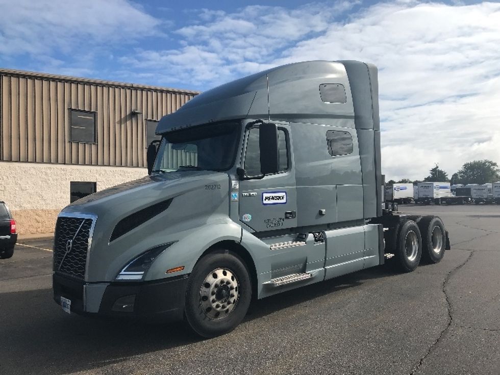 Sleeper Tractor-Heavy Duty Tractors-Volvo-2021-VNL64760-Rothschild-WI-475,757\n\t\tmiles-$ 63,000 - Image 3