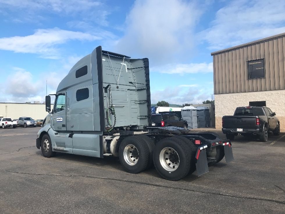 Sleeper Tractor-Heavy Duty Tractors-Volvo-2021-VNL64760-Rothschild-WI-475,757\n\t\tmiles-$ 63,000 - Image 5