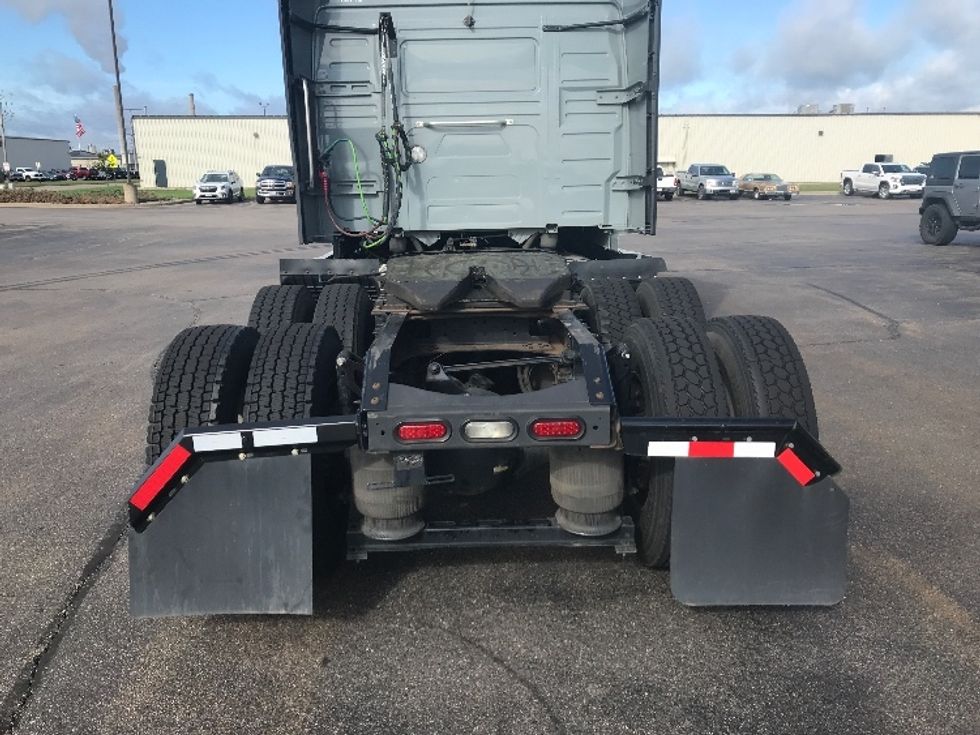 Sleeper Tractor-Heavy Duty Tractors-Volvo-2021-VNL64760-Rothschild-WI-475,757\n\t\tmiles-$ 63,000 - Image 6