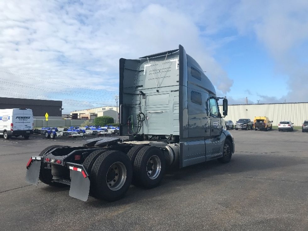 Sleeper Tractor-Heavy Duty Tractors-Volvo-2021-VNL64760-Rothschild-WI-475,757\n\t\tmiles-$ 63,000 - Image 7