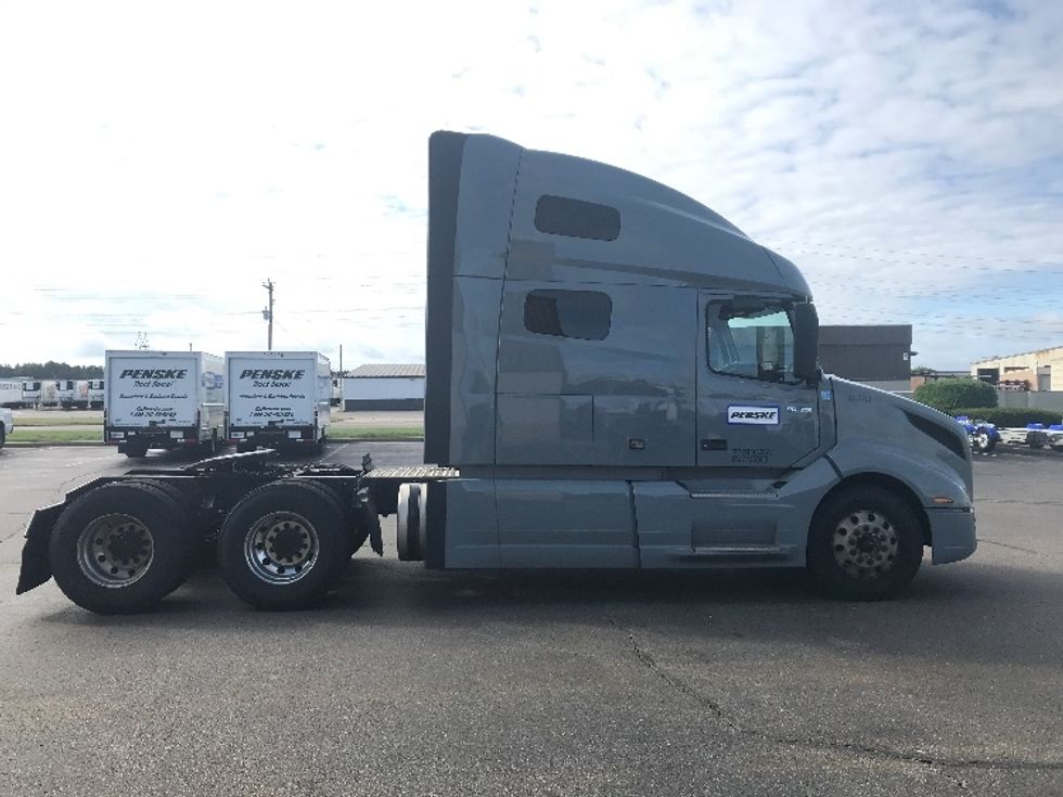 Sleeper Tractor-Heavy Duty Tractors-Volvo-2021-VNL64760-Rothschild-WI-475,757\n\t\tmiles-$ 63,000 - Image 8