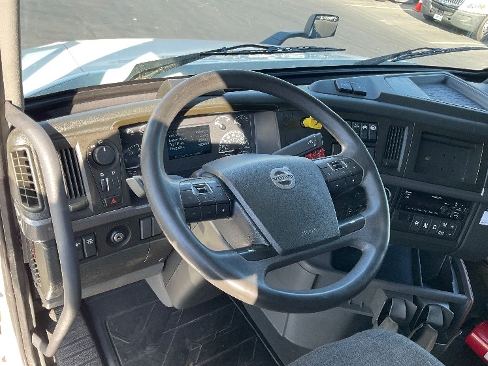 Sleeper Tractor-Heavy Duty Tractors-Volvo-2021-VNL64760-Sacramento-CA-494,664\n\t\tmiles-$ 76,500 - Image 10