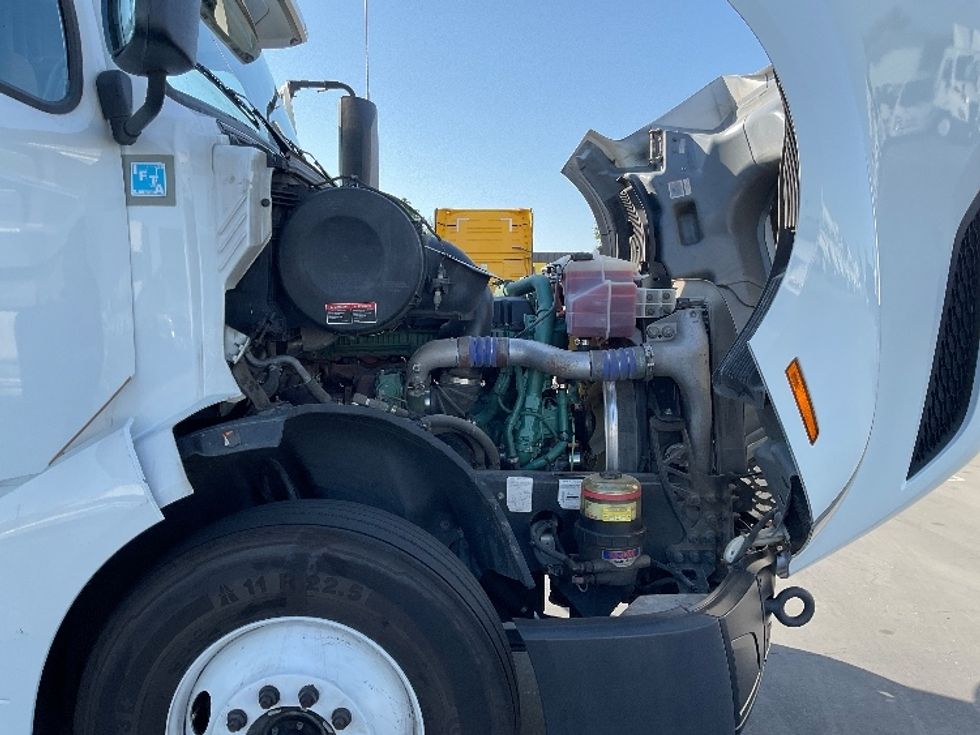 Sleeper Tractor-Heavy Duty Tractors-Volvo-2021-VNL64760-Sacramento-CA-494,664\n\t\tmiles-$ 76,500 - Image 20