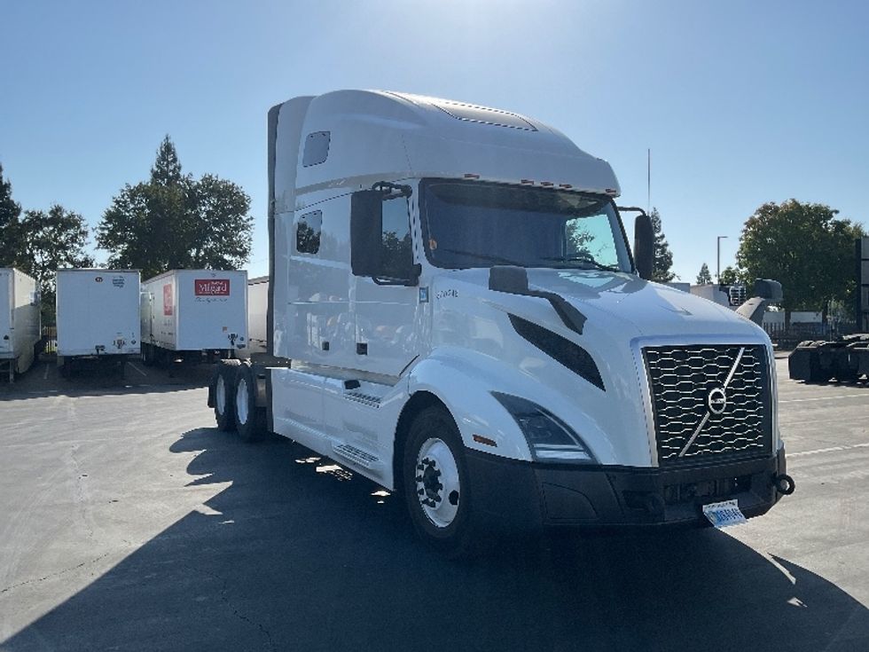 Sleeper Tractor-Heavy Duty Tractors-Volvo-2021-VNL64760-Sacramento-CA-494,664\n\t\tmiles-$ 76,500 - Image 3