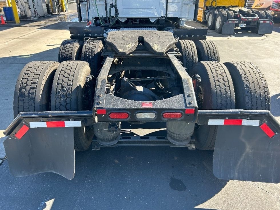 Sleeper Tractor-Heavy Duty Tractors-Volvo-2021-VNL64760-Sacramento-CA-494,664\n\t\tmiles-$ 76,500 - Image 6
