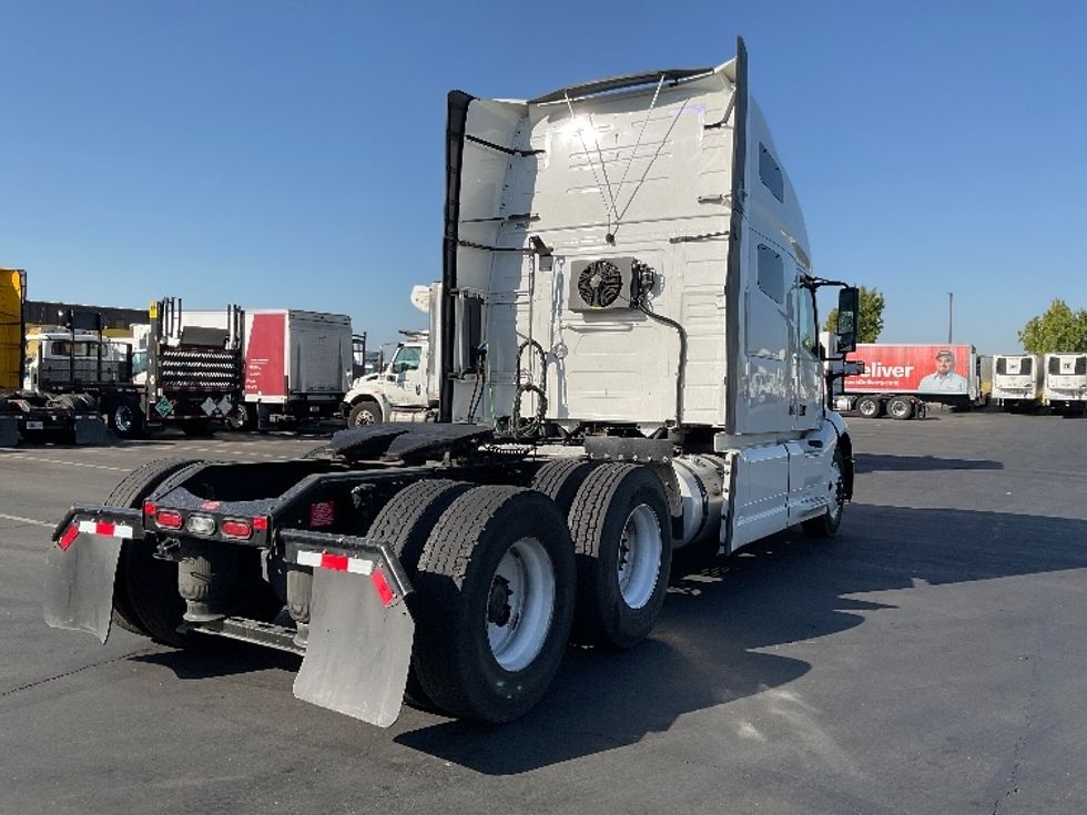 Sleeper Tractor-Heavy Duty Tractors-Volvo-2021-VNL64760-Sacramento-CA-494,664\n\t\tmiles-$ 76,500 - Image 7
