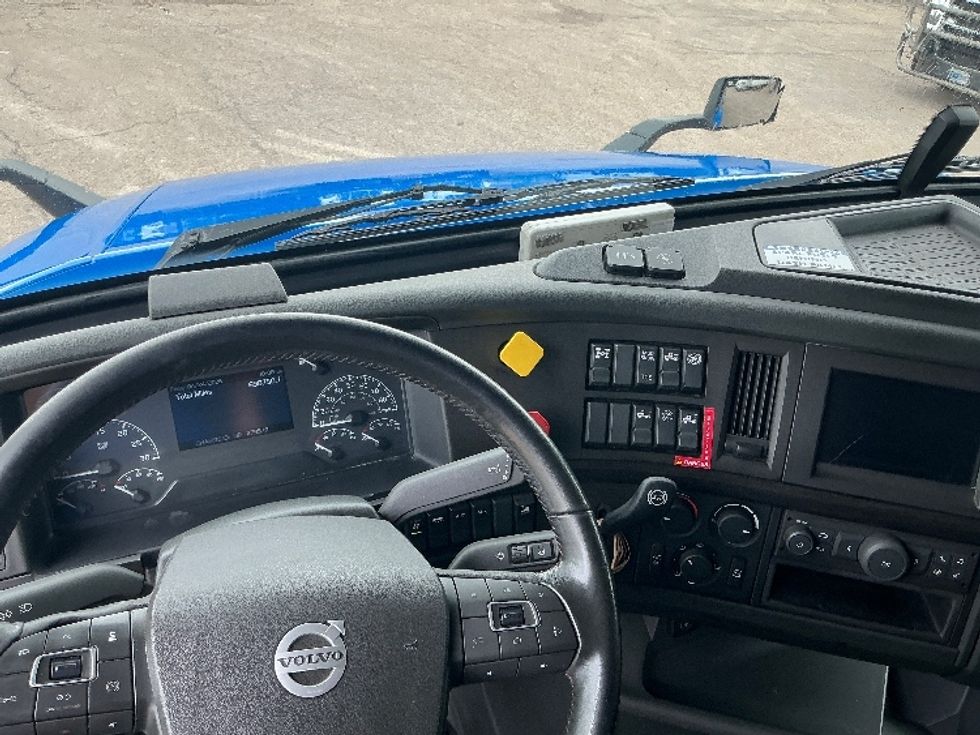 Sleeper Tractor-Heavy Duty Tractors-Volvo-2021-VNL64760-San Antonio-TX-698,750\n\t\tmiles-$ 49,250 - Image 11