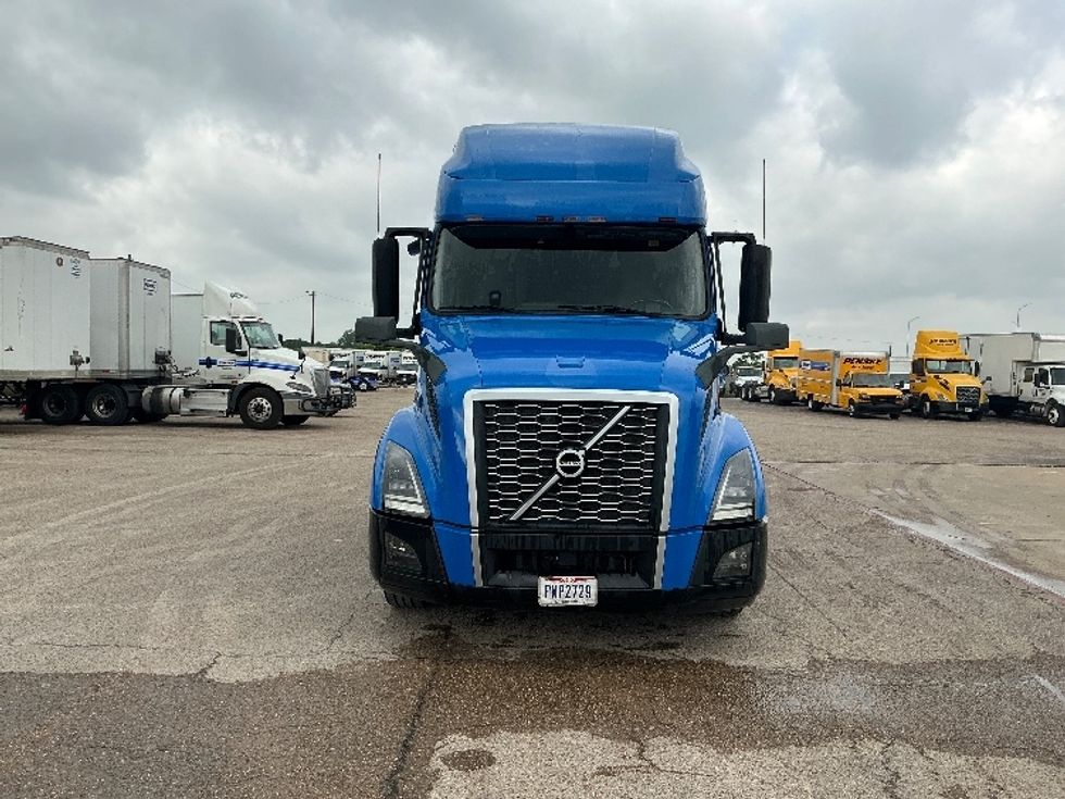 Sleeper Tractor-Heavy Duty Tractors-Volvo-2021-VNL64760-San Antonio-TX-698,750\n\t\tmiles-$ 49,250 - Image 2