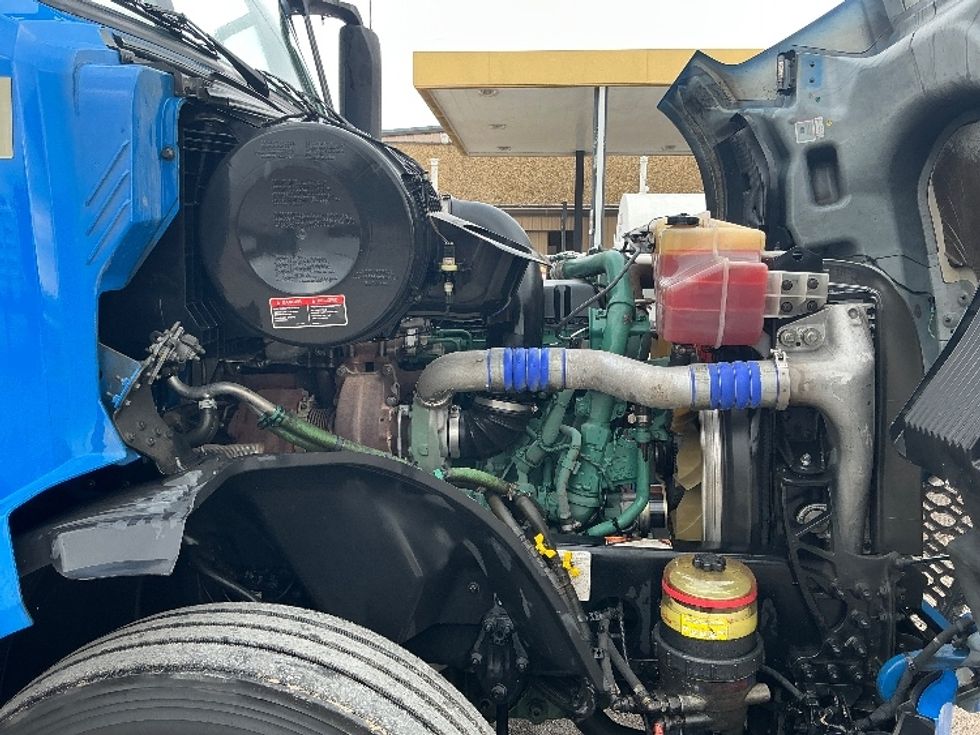 Sleeper Tractor-Heavy Duty Tractors-Volvo-2021-VNL64760-San Antonio-TX-698,750\n\t\tmiles-$ 49,250 - Image 20