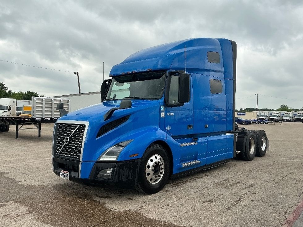 Sleeper Tractor-Heavy Duty Tractors-Volvo-2021-VNL64760-San Antonio-TX-698,750\n\t\tmiles-$ 49,250 - Image 3