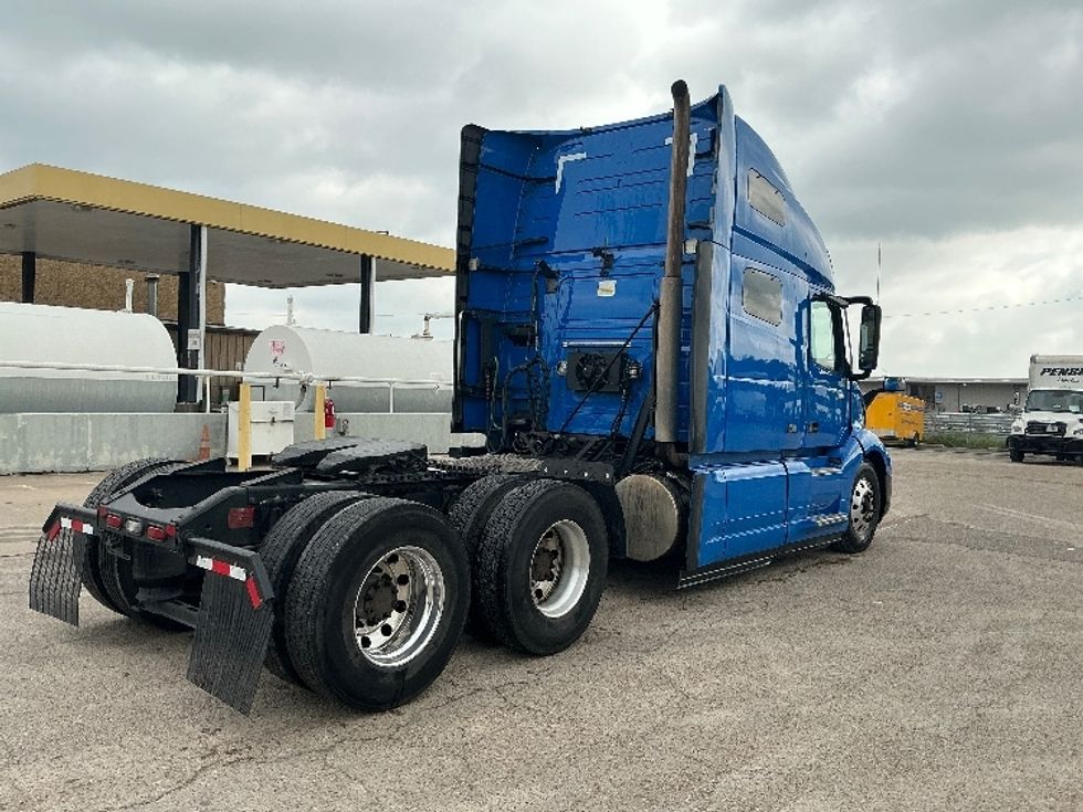 Sleeper Tractor-Heavy Duty Tractors-Volvo-2021-VNL64760-San Antonio-TX-698,750\n\t\tmiles-$ 49,250 - Image 7