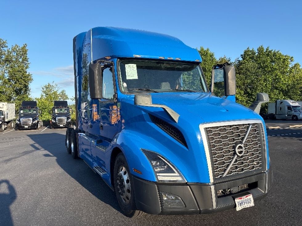 Sleeper Tractor-Heavy Duty Tractors-Volvo-2021-VNL64760-Statesville-NC-548,328\n\t\tmiles-$ 66,500 - Image 1