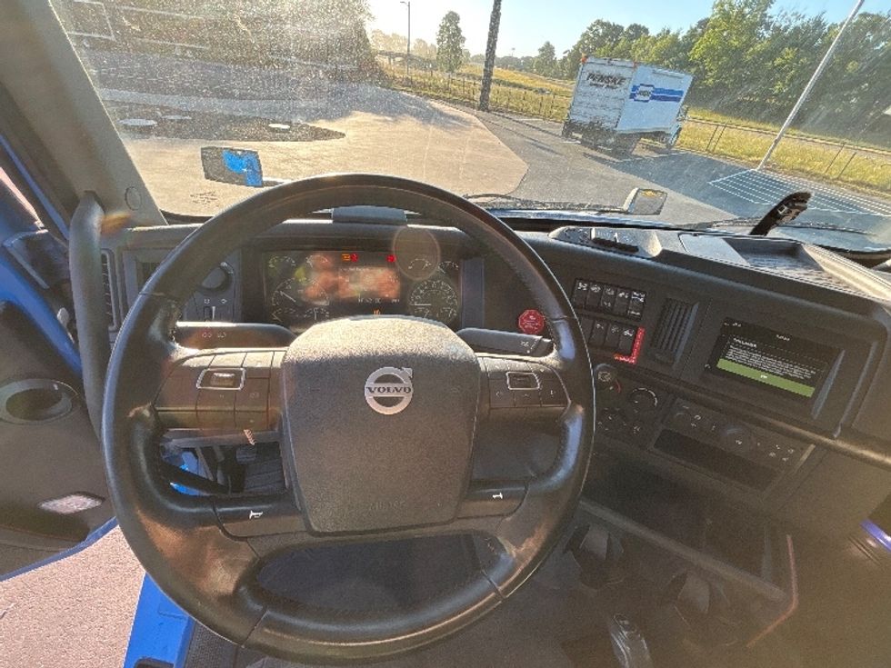 Sleeper Tractor-Heavy Duty Tractors-Volvo-2021-VNL64760-Statesville-NC-548,328\n\t\tmiles-$ 66,500 - Image 11
