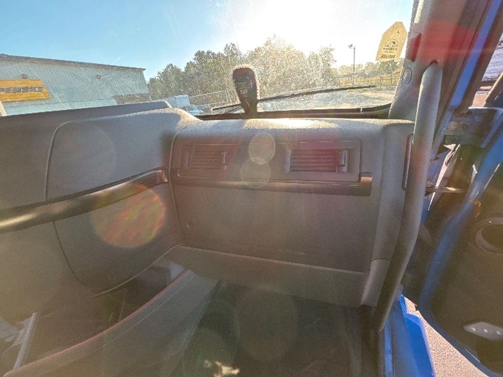 Sleeper Tractor-Heavy Duty Tractors-Volvo-2021-VNL64760-Statesville-NC-548,328\n\t\tmiles-$ 66,500 - Image 14