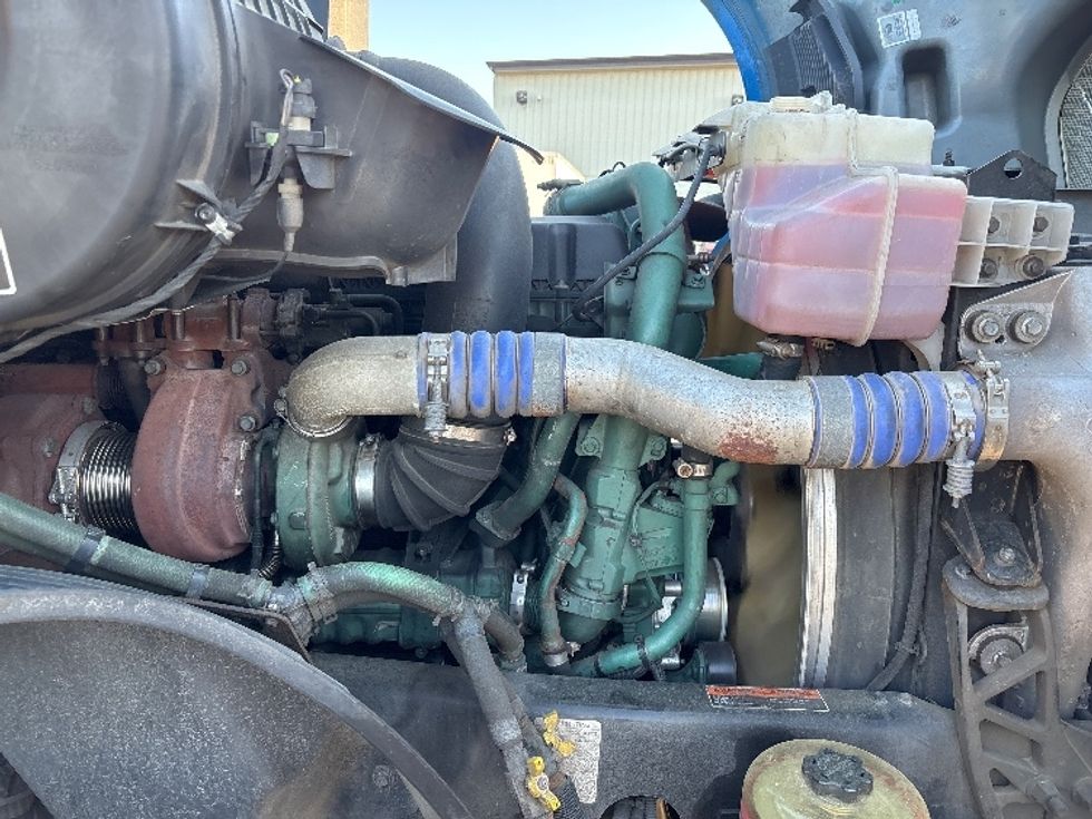 Sleeper Tractor-Heavy Duty Tractors-Volvo-2021-VNL64760-Statesville-NC-548,328\n\t\tmiles-$ 66,500 - Image 20