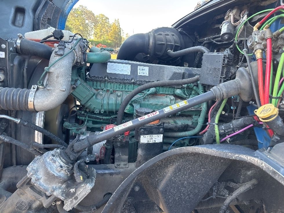 Sleeper Tractor-Heavy Duty Tractors-Volvo-2021-VNL64760-Statesville-NC-548,328\n\t\tmiles-$ 66,500 - Image 21