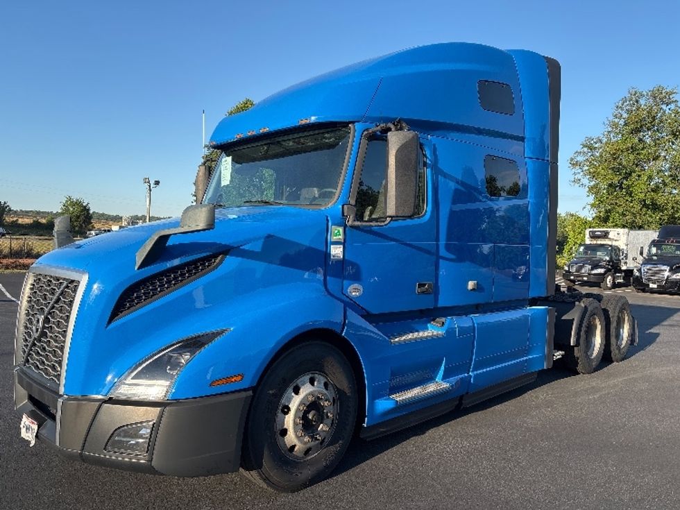 Sleeper Tractor-Heavy Duty Tractors-Volvo-2021-VNL64760-Statesville-NC-548,328\n\t\tmiles-$ 66,500 - Image 3