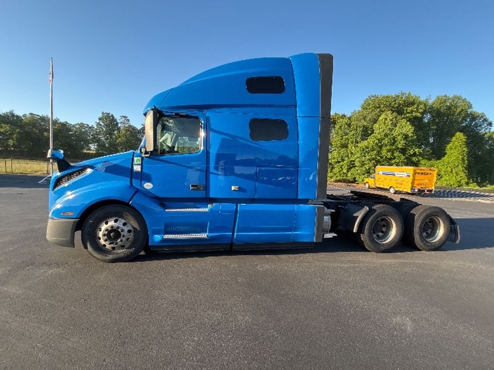 Sleeper Tractor-Heavy Duty Tractors-Volvo-2021-VNL64760-Statesville-NC-548,328\n\t\tmiles-$ 66,500 - Image 4