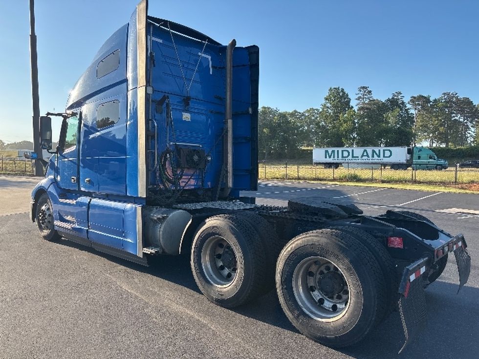 Sleeper Tractor-Heavy Duty Tractors-Volvo-2021-VNL64760-Statesville-NC-548,328\n\t\tmiles-$ 66,500 - Image 5