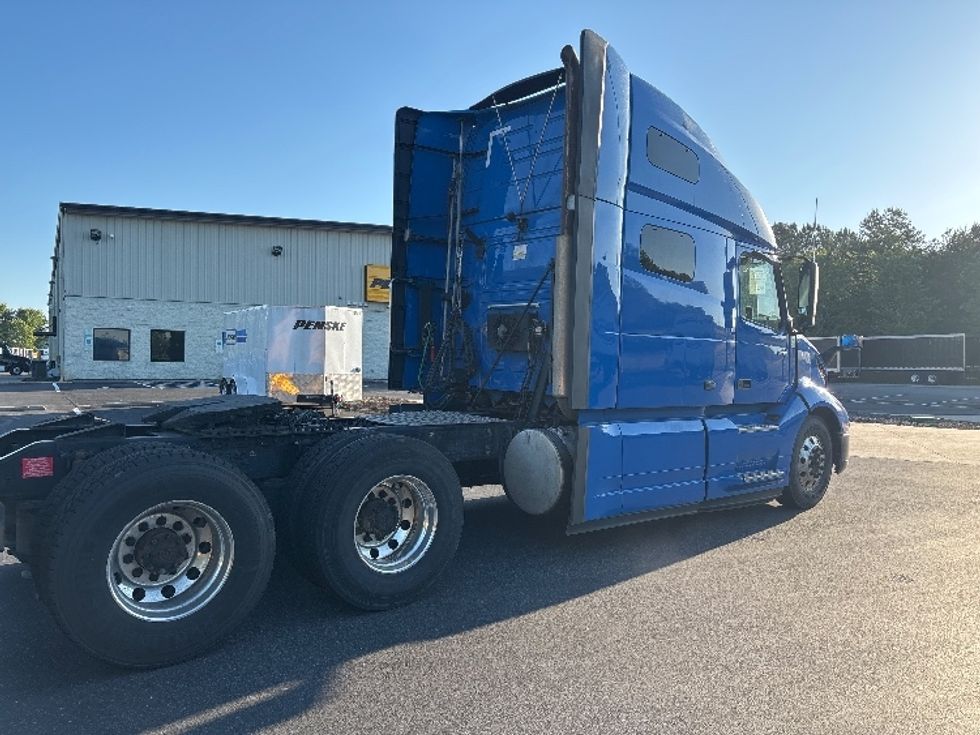 Sleeper Tractor-Heavy Duty Tractors-Volvo-2021-VNL64760-Statesville-NC-548,328\n\t\tmiles-$ 66,500 - Image 7