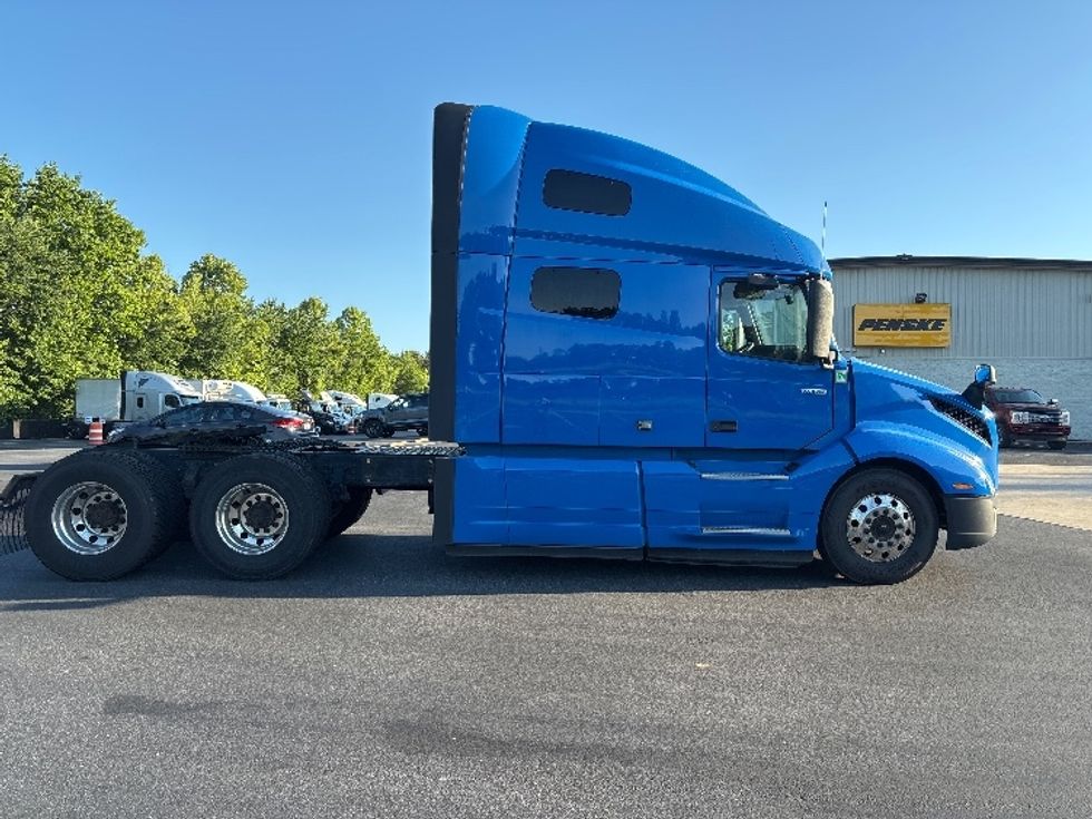 Sleeper Tractor-Heavy Duty Tractors-Volvo-2021-VNL64760-Statesville-NC-548,328\n\t\tmiles-$ 66,500 - Image 8