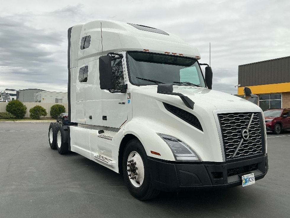 Sleeper Tractor-Heavy Duty Tractors-Volvo-2021-VNL64760-Sun Valley-CA-514,455\n\t\tmiles-$ 70,500 - Image 1